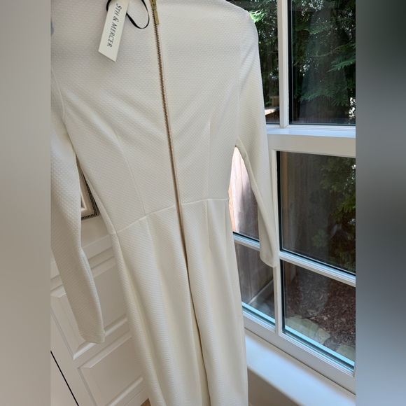 5th and Mercer NWT white long sleeved midi dress with exposed gold zipper - Picture 5 of 6